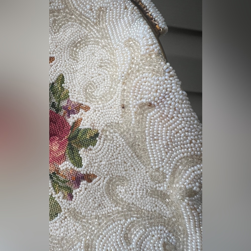 Vintage 60’s white beaded bag with embroidered Flowers hand made from France - Picture 8 of 15